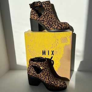 NIB mix no. 6 heeled leopard booties